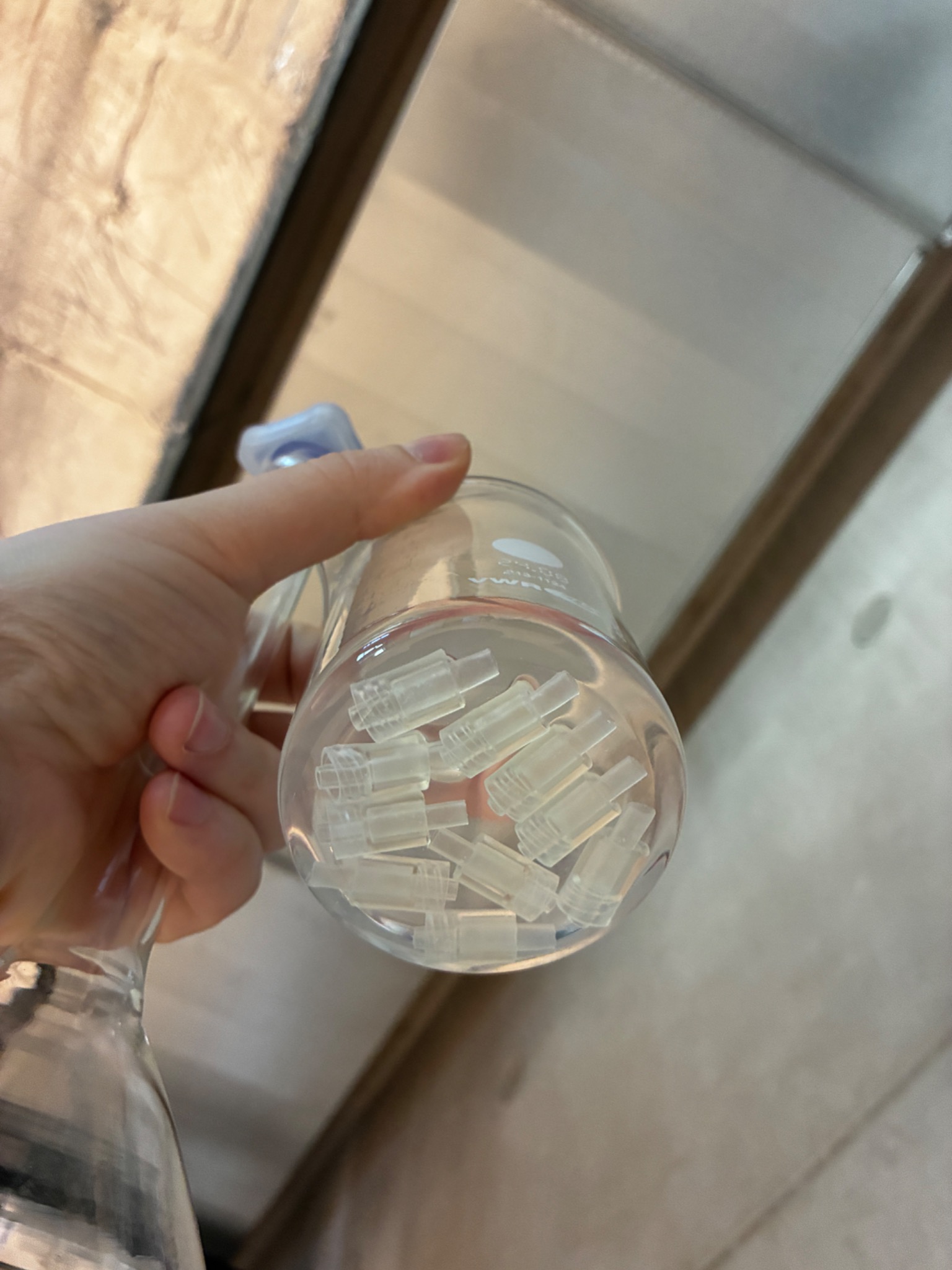 Transparent gefertigte Luer-Lock-Adapter aus Resin